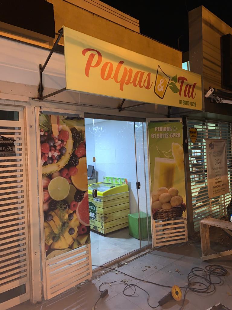 Fachada e adesivação produzido pela Miolo — projeto 9